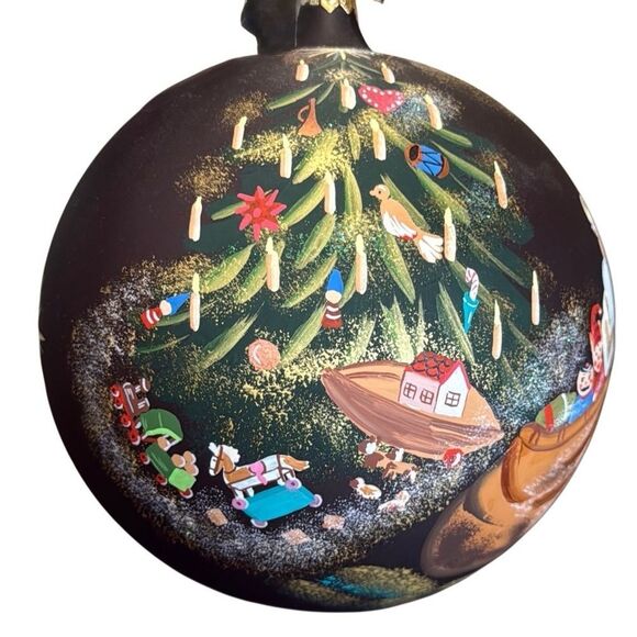 2007 Festive Santa Christmas Ornament - Picture 2 of 5